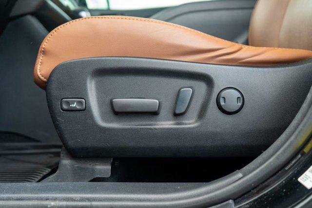 Photo of 2017 Midnight Black Metallic Toyota Highlander