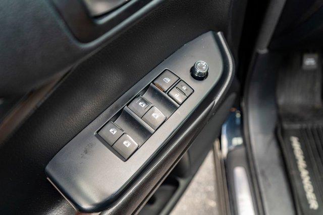 Photo of 2017 Midnight Black Metallic Toyota Highlander