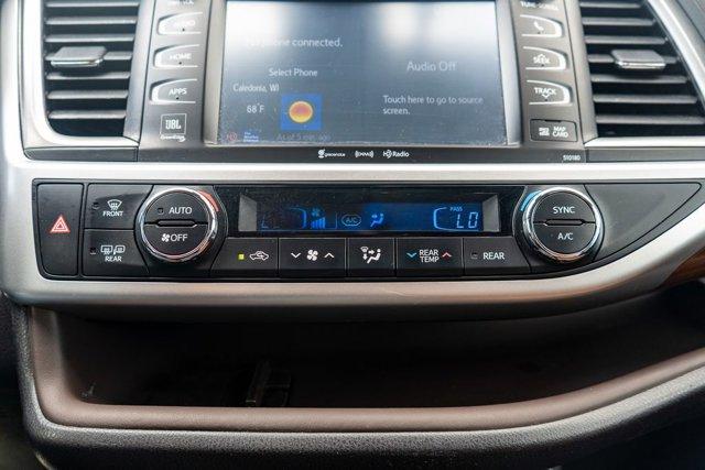 Photo of 2017 Midnight Black Metallic Toyota Highlander