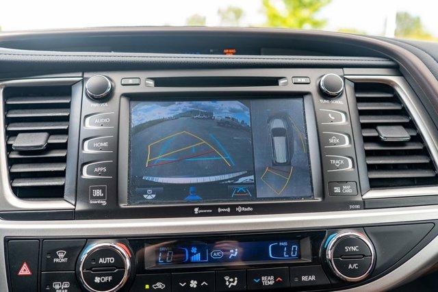 Photo of 2017 Midnight Black Metallic Toyota Highlander