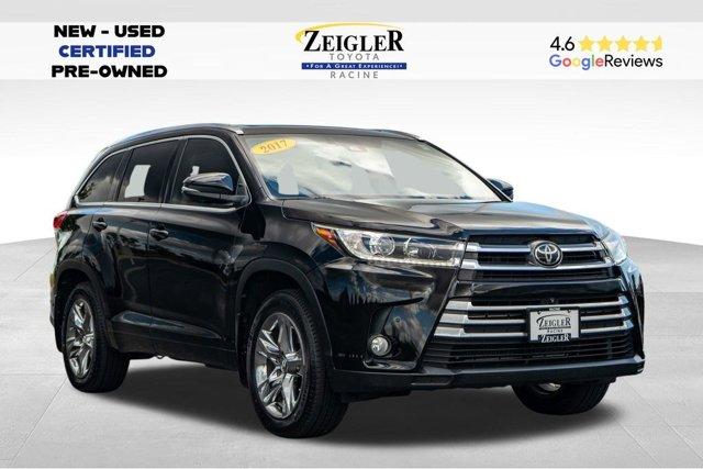 Photo of 2017 Midnight Black Metallic Toyota Highlander