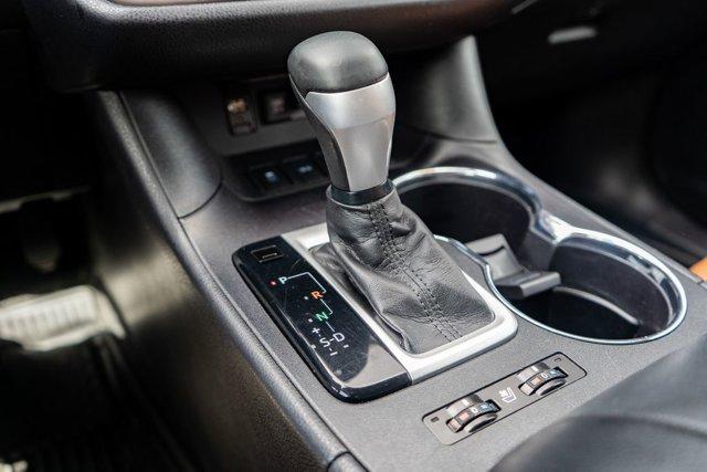 Photo of 2017 Midnight Black Metallic Toyota Highlander