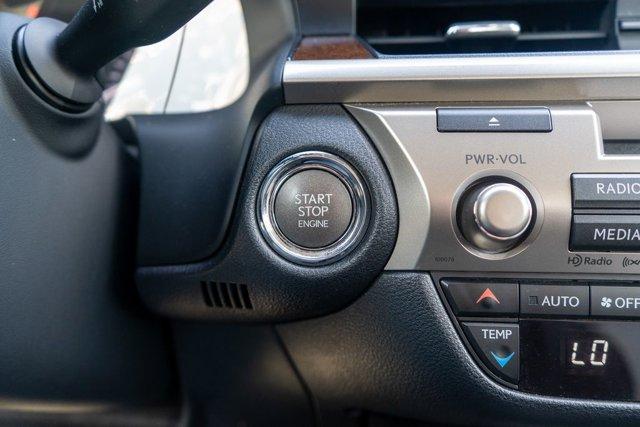 Photo of 2013 Obsidian Lexus ES 350