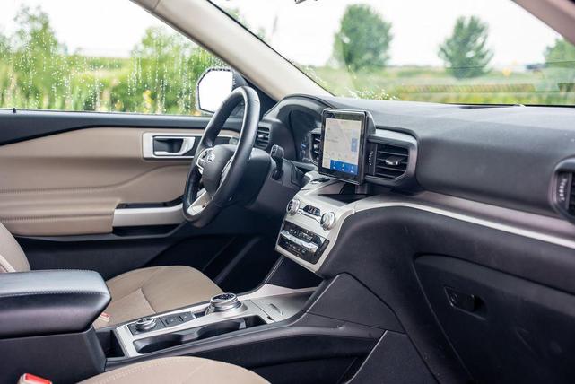 Photo of 2022 Oxford White Ford Explorer