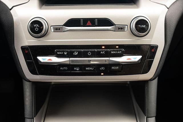 Photo of 2022 Oxford White Ford Explorer