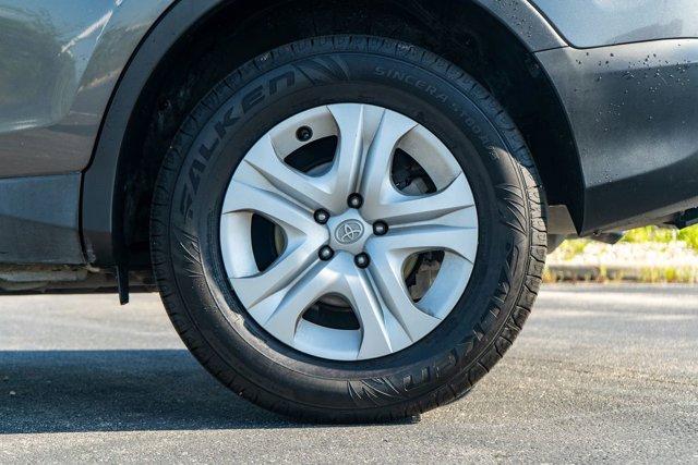 Photo of 2015 Magnetic Gray Metallic Toyota RAV4