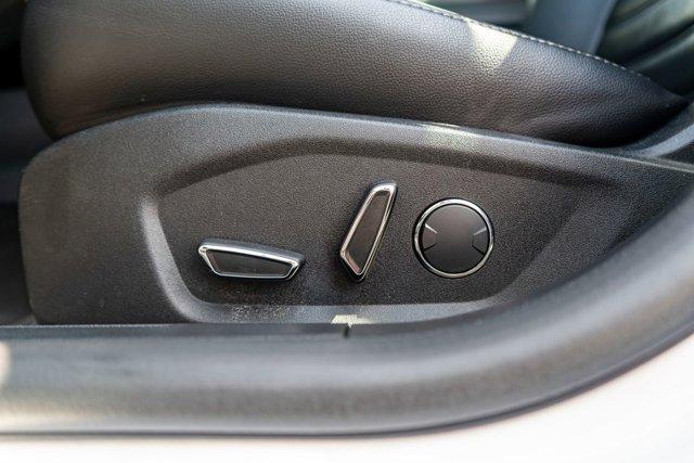 Photo of 2017 Oxford White Ford Fusion