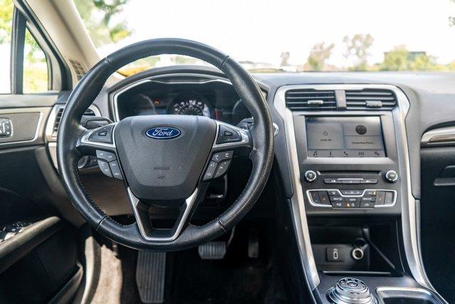 Photo of 2017 Oxford White Ford Fusion