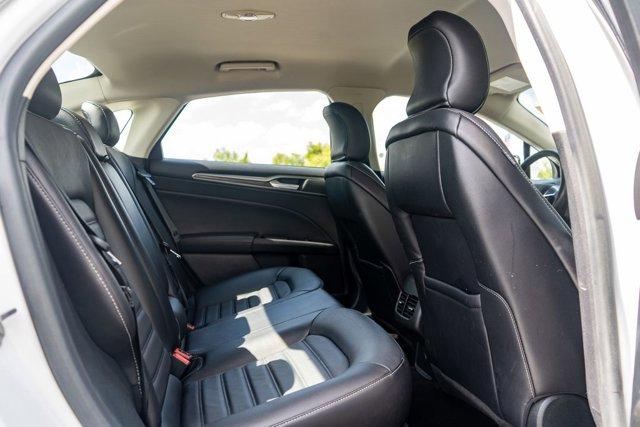 Photo of 2017 Oxford White Ford Fusion
