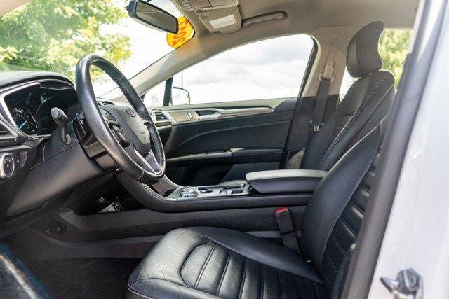 Photo of 2017 Oxford White Ford Fusion