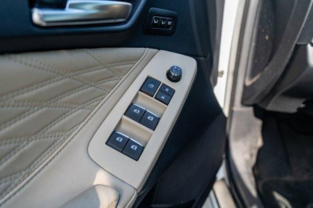 Photo of 2019 Pearl Toyota Avalon Hybrid