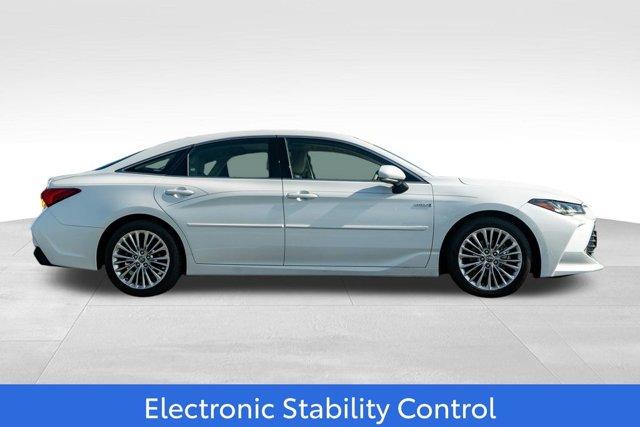 Photo of 2019 Pearl Toyota Avalon Hybrid