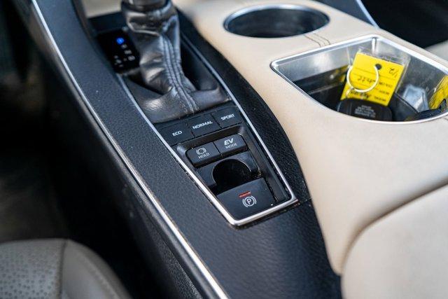 Photo of 2019 Pearl Toyota Avalon Hybrid