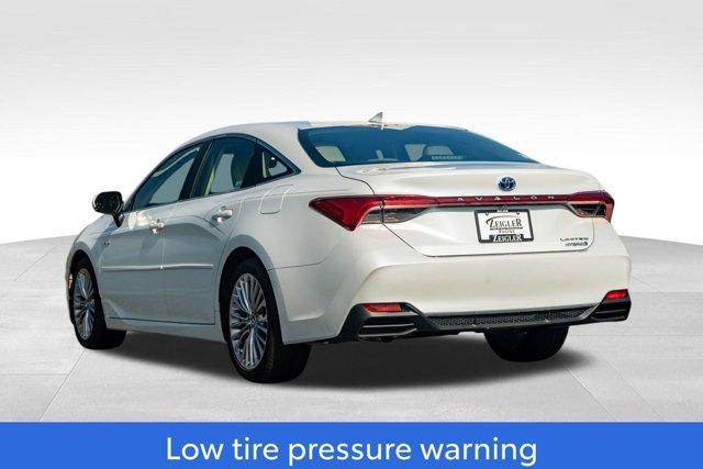 Photo of 2019 Pearl Toyota Avalon Hybrid