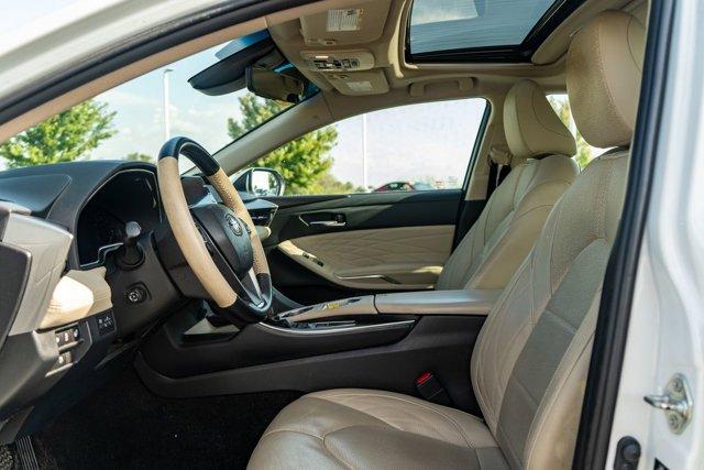 Photo of 2019 Pearl Toyota Avalon Hybrid