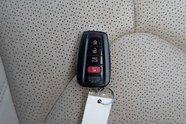 Photo of 2019 Pearl Toyota Avalon Hybrid
