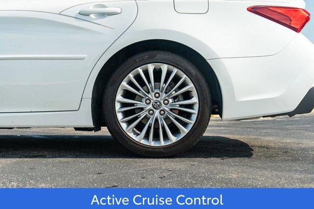 Photo of 2019 Pearl Toyota Avalon Hybrid