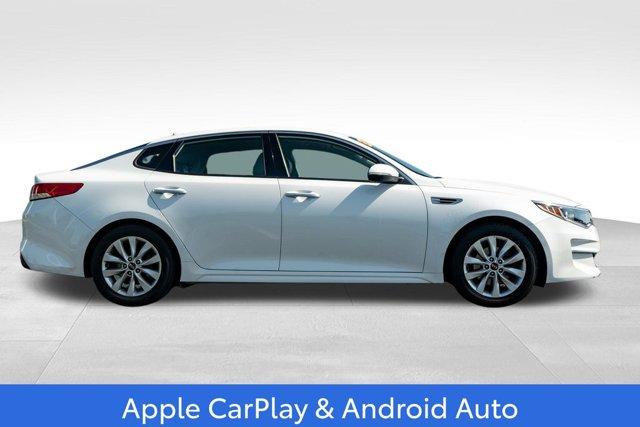 Photo of 2018 Snow White Pearl Kia Optima