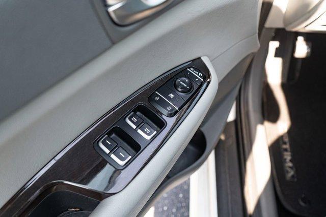 Photo of 2018 Snow White Pearl Kia Optima