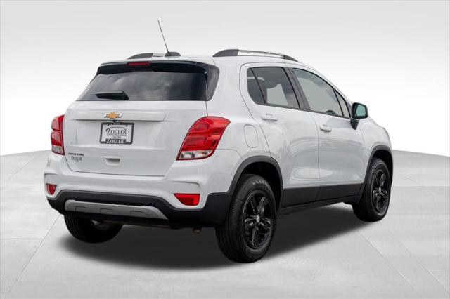 Photo of 2022 Summit White Chevrolet Trax