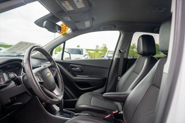 Photo of 2022 Summit White Chevrolet Trax