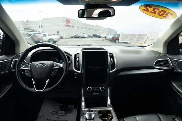 Photo of 2022 Black Metallic Ford Edge