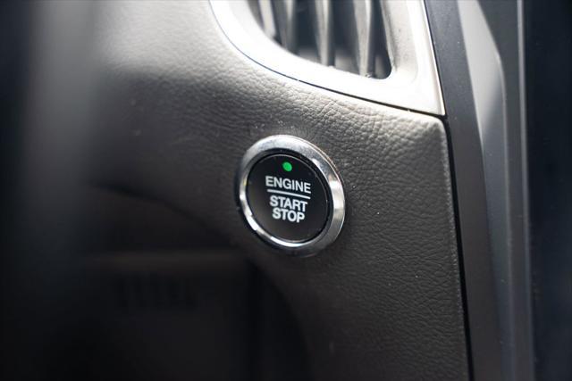 Photo of 2022 Black Metallic Ford Edge