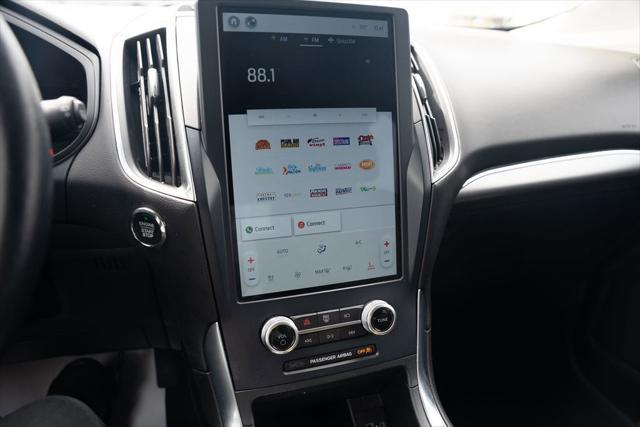 Photo of 2022 Black Metallic Ford Edge