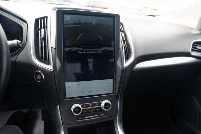 Photo of 2022 Black Metallic Ford Edge