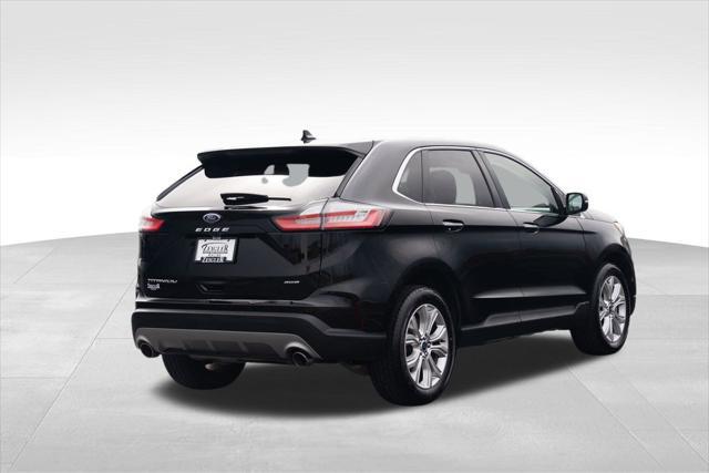 Photo of 2022 Black Metallic Ford Edge