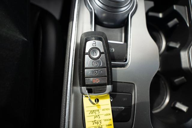Photo of 2022 Black Metallic Ford Edge