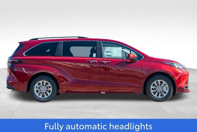 Photo of 2025 Ruby Flare Pearl Toyota Sienna