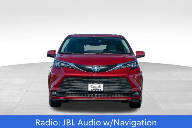 Photo of 2025 Ruby Flare Pearl Toyota Sienna