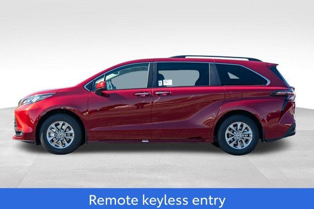 Photo of 2025 Ruby Flare Pearl Toyota Sienna