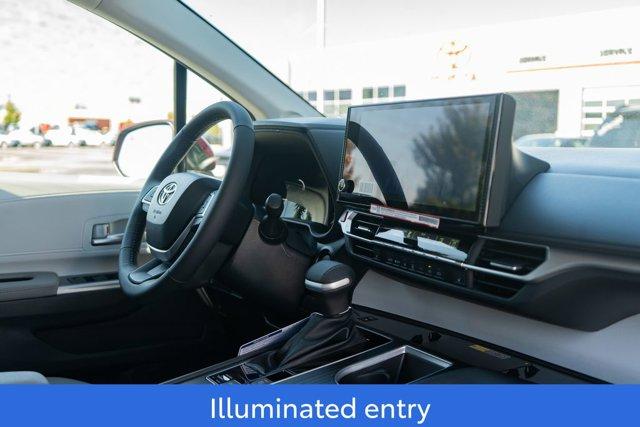 Photo of 2025 Ruby Flare Pearl Toyota Sienna