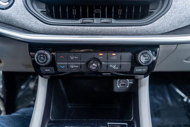 Photo of 2024 Bright White Clearcoat Jeep Compass