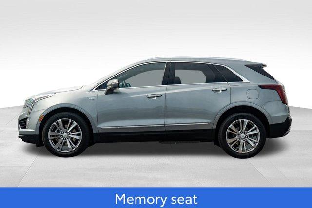 Photo of 2023 Argent Silver Metallic Cadillac XT5