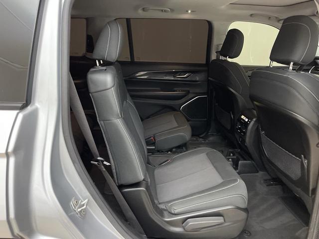 Photo of 2021 Silver Zynith Jeep Grand Cherokee L