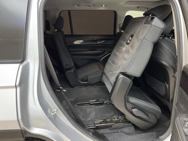 Photo of 2021 Silver Zynith Jeep Grand Cherokee L