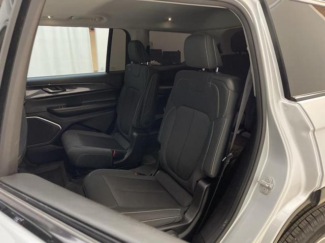 Photo of 2021 Silver Zynith Jeep Grand Cherokee L