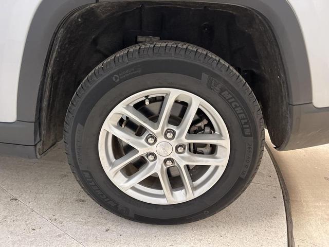 Photo of 2021 Silver Zynith Jeep Grand Cherokee L