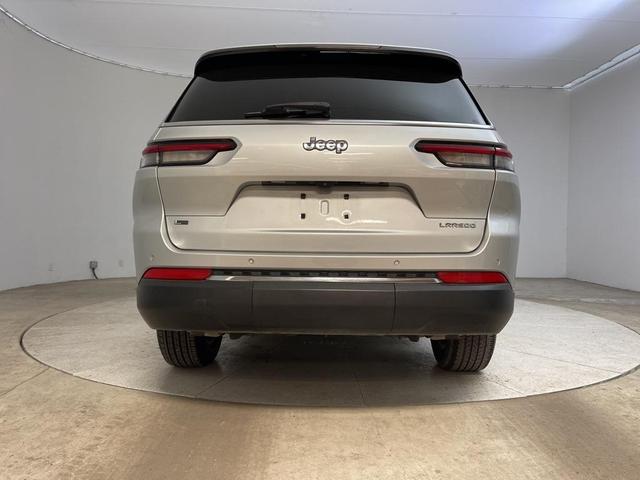 Photo of 2021 Silver Zynith Jeep Grand Cherokee L