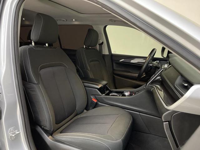 Photo of 2021 Silver Zynith Jeep Grand Cherokee L