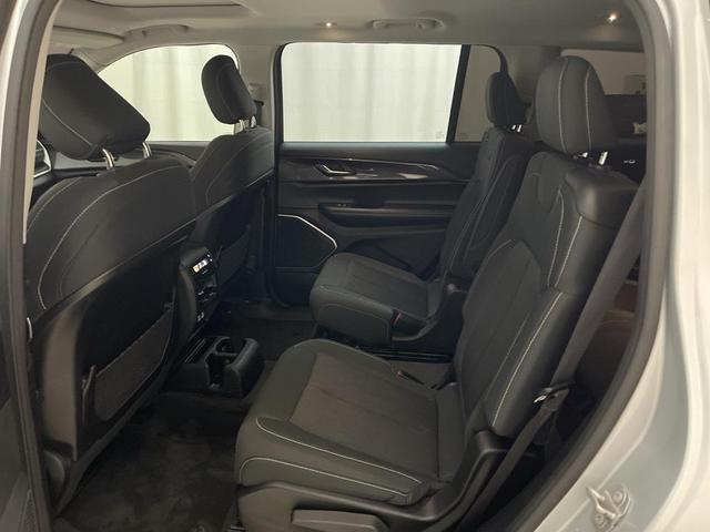 Photo of 2021 Silver Zynith Jeep Grand Cherokee L