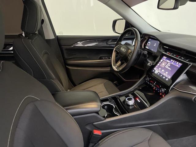 Photo of 2021 Silver Zynith Jeep Grand Cherokee L