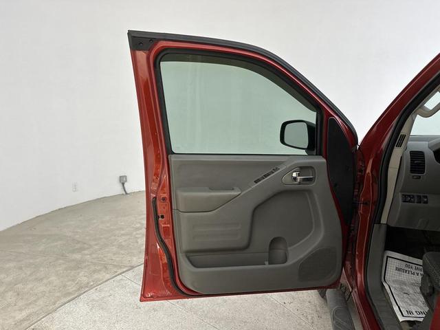 Photo of 2015 Lava Red Nissan Frontier