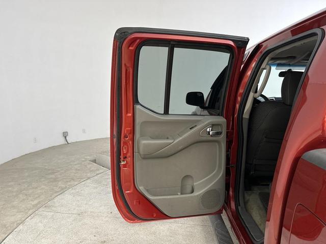 Photo of 2015 Lava Red Nissan Frontier