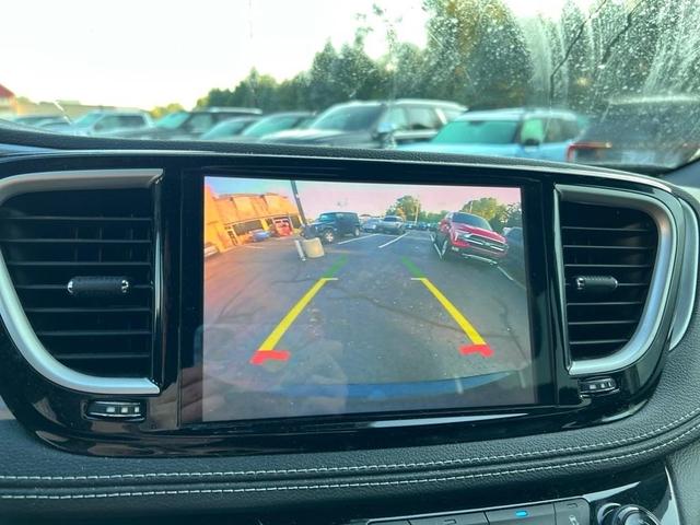Photo of 2023 Fathom Blue Pearlcoat Chrysler Pacifica