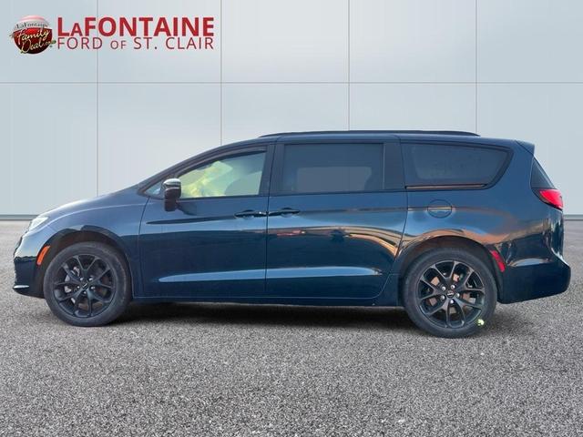 Photo of 2023 Fathom Blue Pearlcoat Chrysler Pacifica