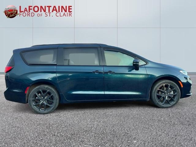 Photo of 2023 Fathom Blue Pearlcoat Chrysler Pacifica